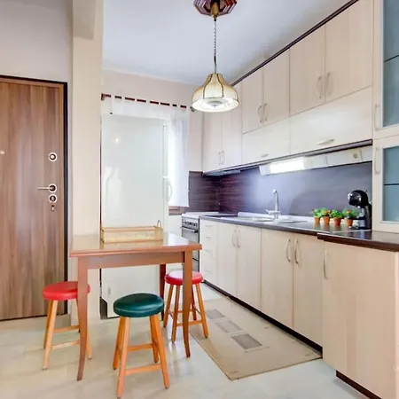 Nomadic 2-bdrm 50m From Beach,