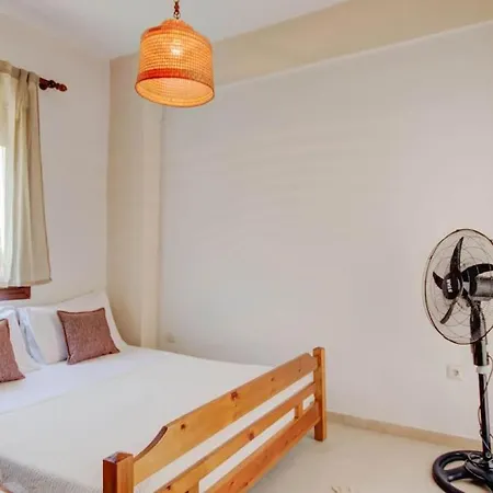 Nomadic 2-bdrm 50m From Beach,