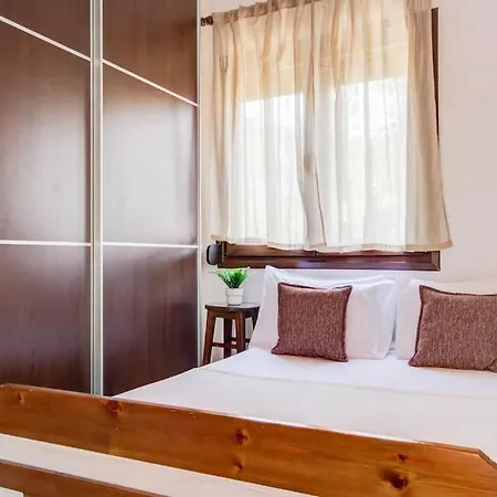Nomadic 2-bdrm 50m From Beach, Pefkochori