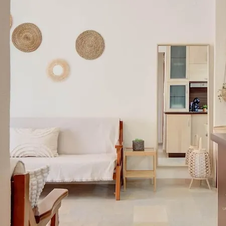 Nomadic 2-bdrm 50m From Beach, *