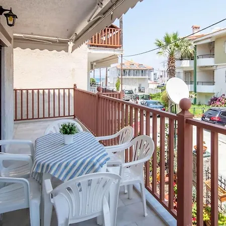 Apartment Nomadic 2-bdrm 50m From Beach, *