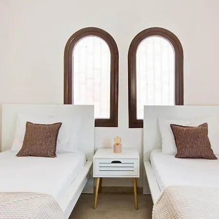 Apartment Nomadic 2-bdrm 50m From Beach, *